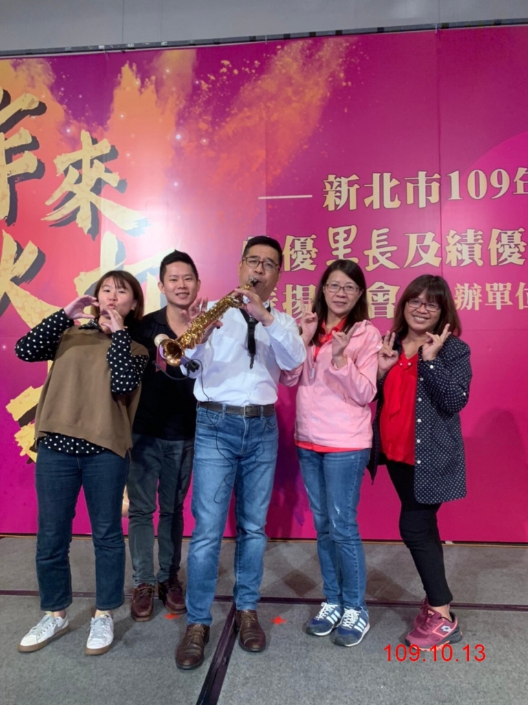 公所人員與民政局長合照