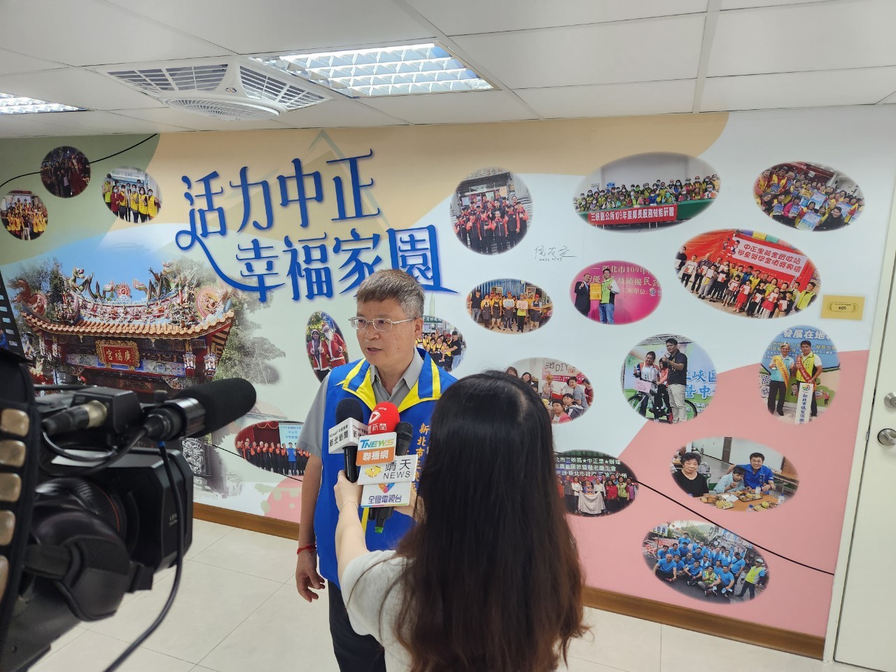 施區長接受媒體採訪