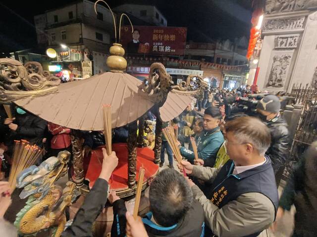 祖師廟除夕夜燒頭爐香活動