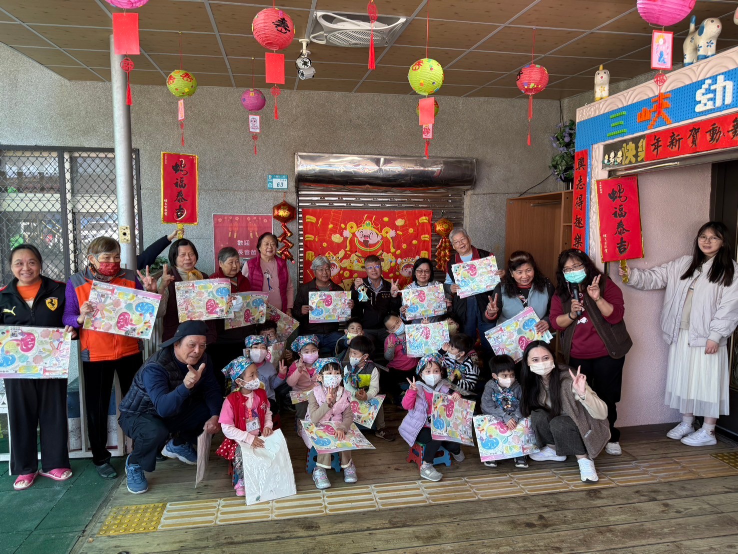 施玉祥區長至中興、溪東及龍埔 幼兒園發放新北市蛇年小提燈