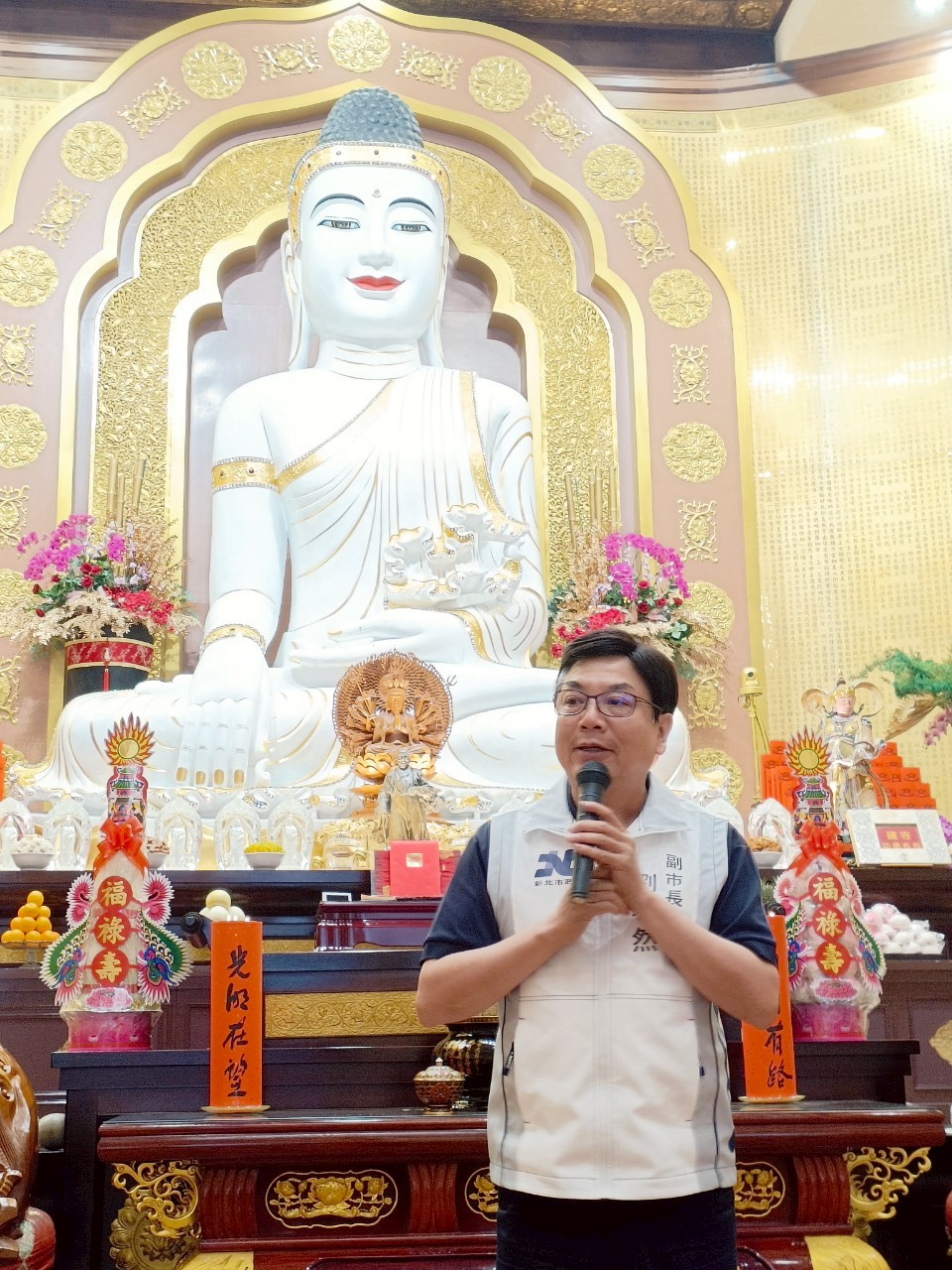 劉和然副市長至金光明寺參加釋迦牟尼佛誕辰及贈匾活動