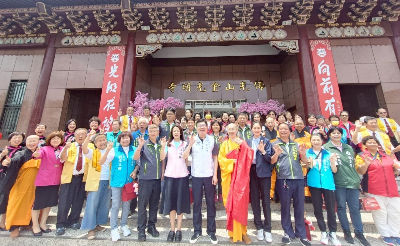 劉和然副市長至金光明寺參加釋迦牟尼佛誕辰及贈匾活動