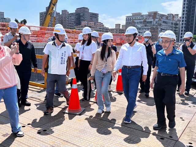 新北市長侯友宜視察「三峽河長福橋改建工程暨周邊環境營造」