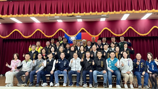 新北市長侯友宜今(24）日率市府局處團隊至三峽區與在地里長行動治理座談
