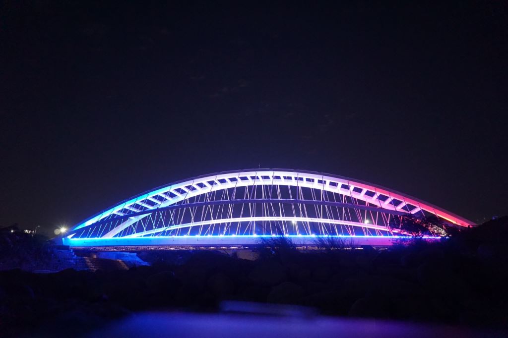 三峽三角湧大橋夜景