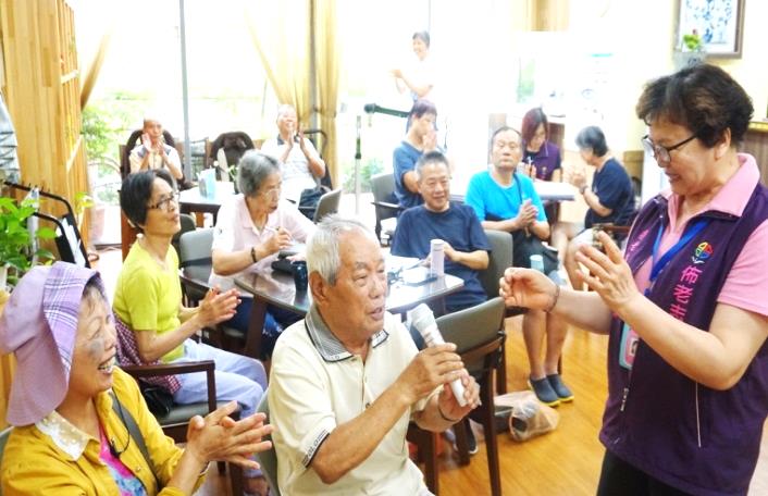 文康休閒活動卡拉OK歡唱暨共餐(第1張)(共2張)